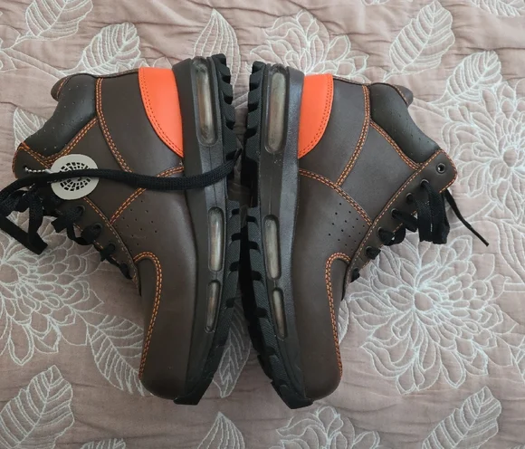 Nike ACG Brown and Black Sneakers - Picture 2 of 5